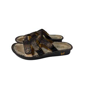 Alegria By PG Lite Womens Black Slip-On Sandals With Adjustable Straps & Gold Ac